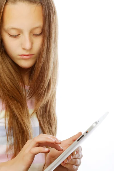 Taşınabilir tablet bilgisayar ile çalışan kız — Stok fotoğraf