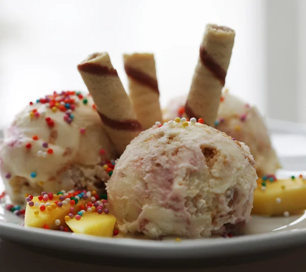 Strawberry ice cream — Stock Photo, Image