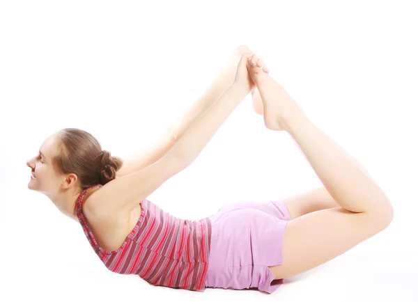 Skutt av en sporty ung kvinne som gjør yoga trening . – stockfoto