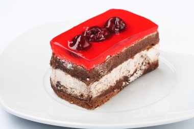 Kirazlı çikolatalı pasta.