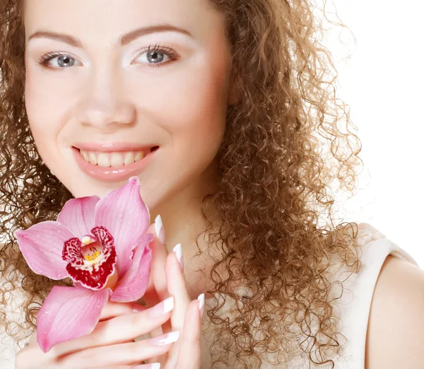 Bella donna con fiore rosa — Foto Stock