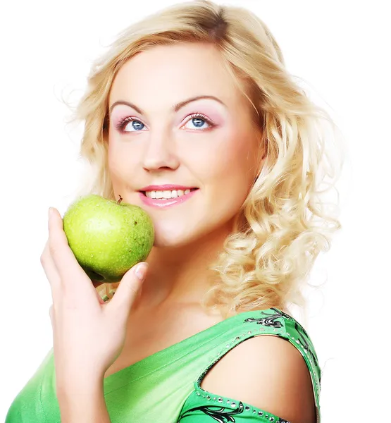 Junge glücklich lächelnde Frau mit Apfel — Stockfoto