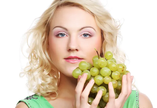 Mujer rubia joven con uva — Foto de Stock