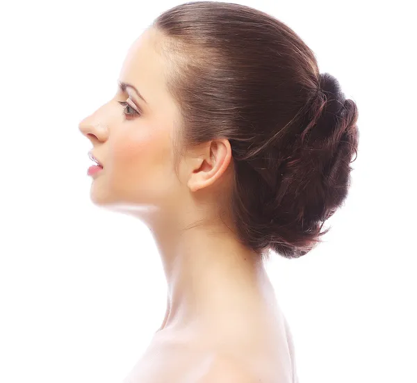Vacker kvinna med professionell frisyr. — Stockfoto