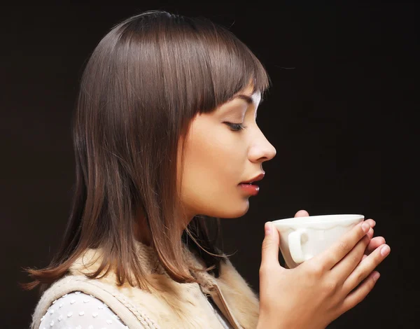 Femme avec un café aromatique — Photo