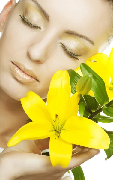 Mulher com flores isoladas em branco — Fotografia de Stock