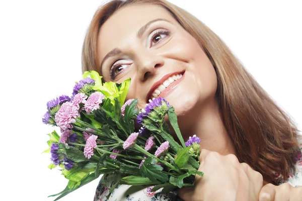 Vrouw met boeket bloemen — Stockfoto