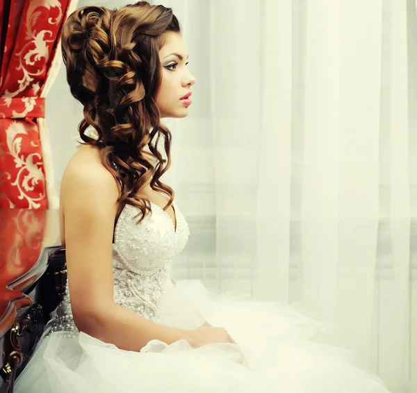 Beautiful bride — Stock Photo, Image