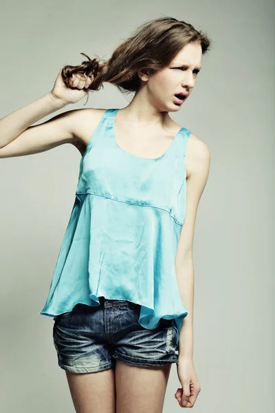 Modelo de moda high-end com cabelo encaracolado — Fotografia de Stock