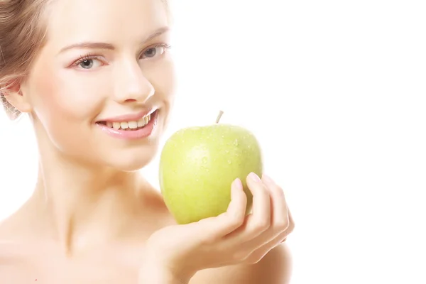 Mujer sosteniendo manzana verde — Foto de Stock