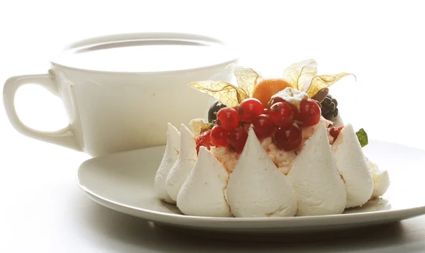 Cup of coffee and white cake — Stock Photo, Image