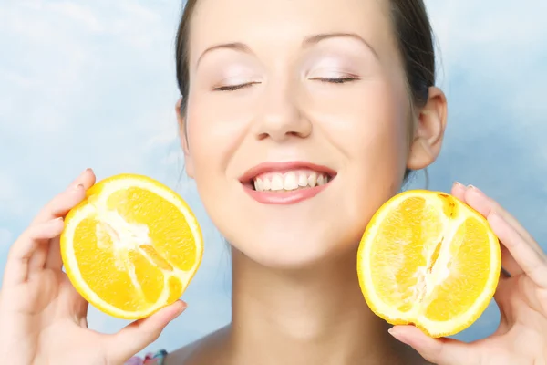 Woman with oranges in her hands — Stock Photo, Image