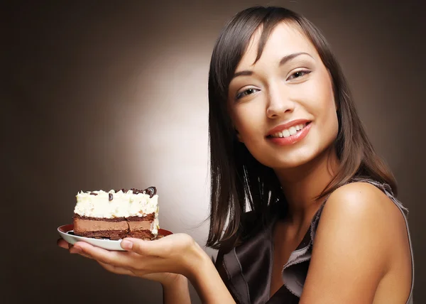 Vrouw bedrijf taart — Stockfoto