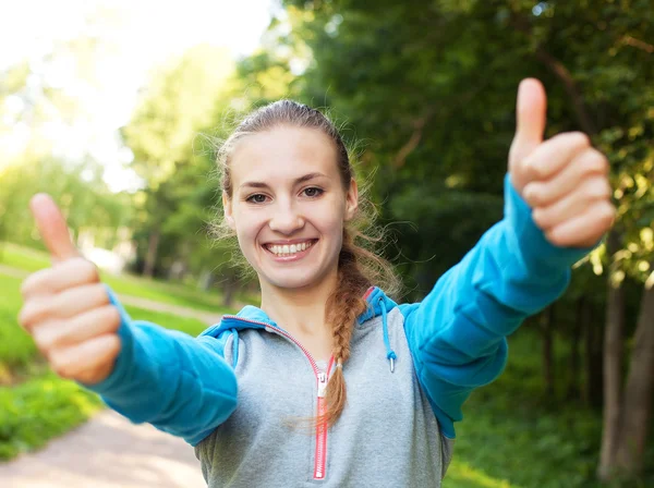 Smiling female fitness show thumbs up — Stock Photo, Image