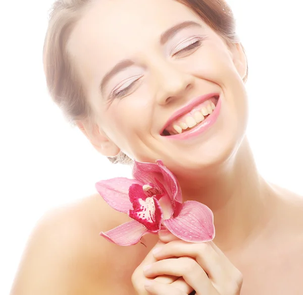 Femme avec orchidée rose — Photo
