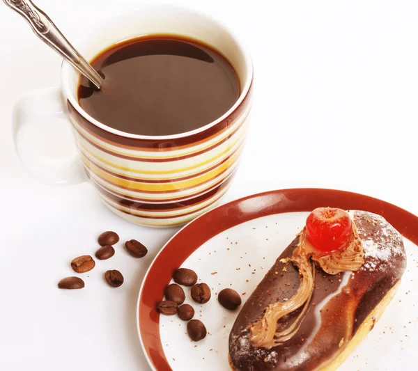 Chokladkaka med en kopp kaffe — Stockfoto