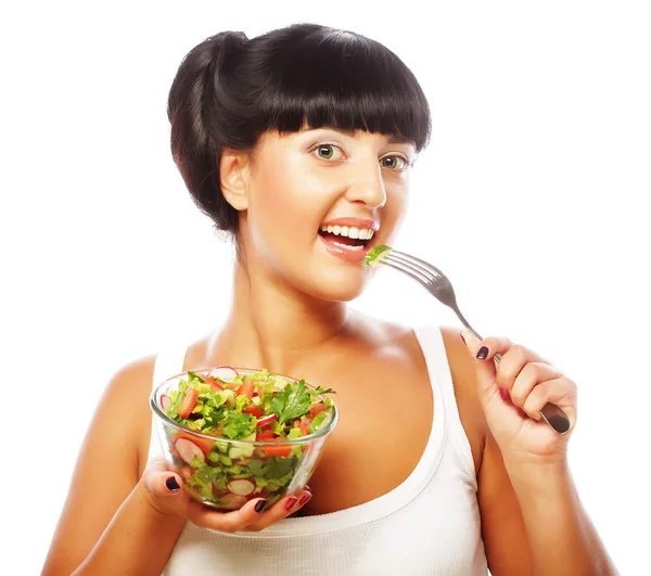 Jovem mulher engraçada comer salada — Fotografia de Stock