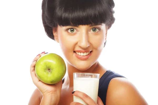 Femme avec pomme et lait — Photo