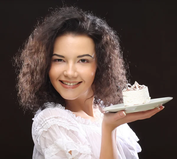 Mujer joven con un pastel — Foto de Stock