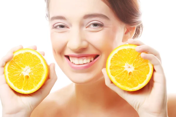 Mujer alegre con naranjas en sus manos —  Fotos de Stock