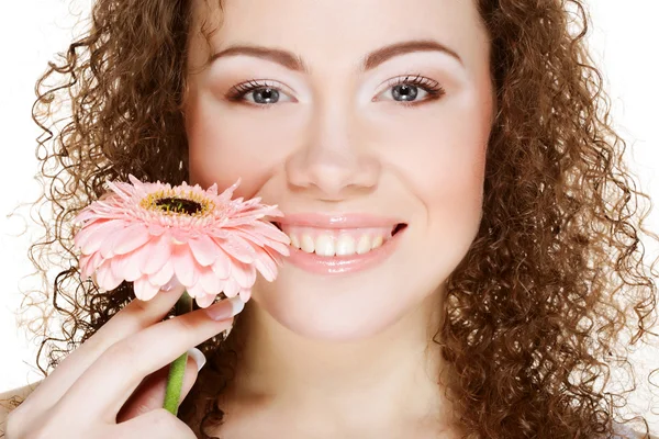 Žena s růžová Gerbera — Stock fotografie