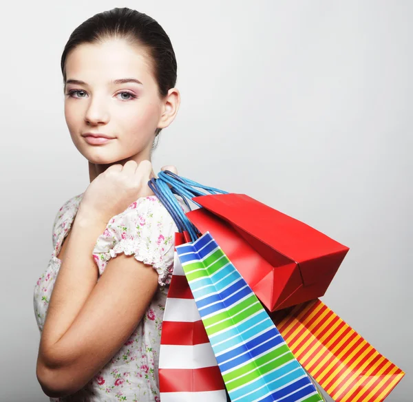 Shopping kvinna med väskor — Stockfoto