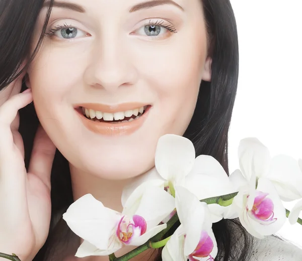 Mulher com flor de orquídea — Fotografia de Stock