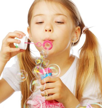 sabun köpüğü üfleme, komik, sevimli küçük kız