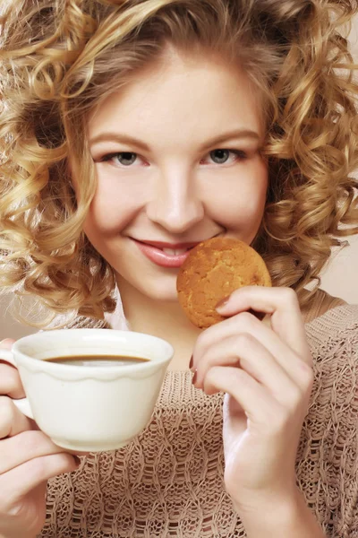 Woman with coffee and cookies — Stock Photo, Image