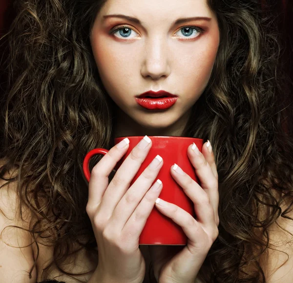 Mujer bonita bebiendo café — Foto de Stock