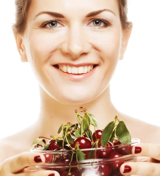 Mujer con cerezas sobre blanco — Foto de Stock