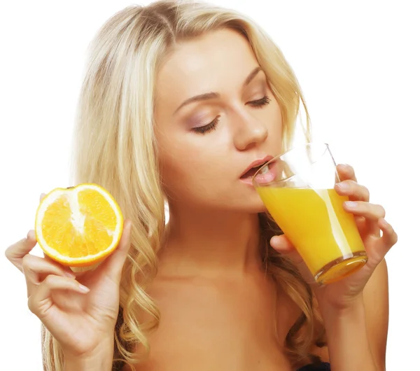 Femme buvant du jus d'orange — Photo