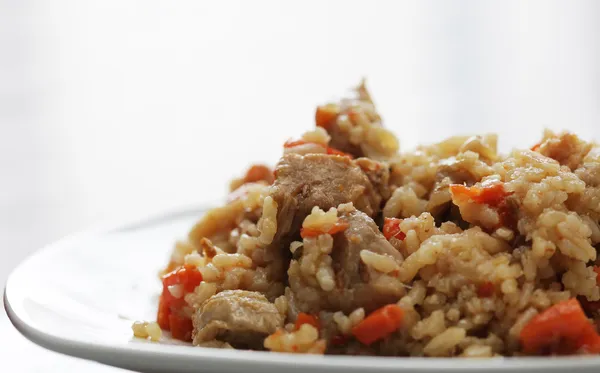 Leckeres Pilaf mit Fleisch — Stockfoto