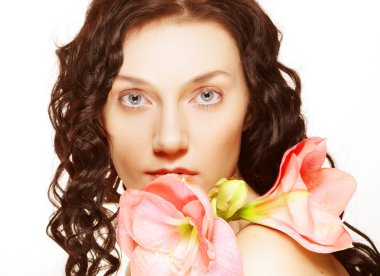 kadın ve pembe orkide