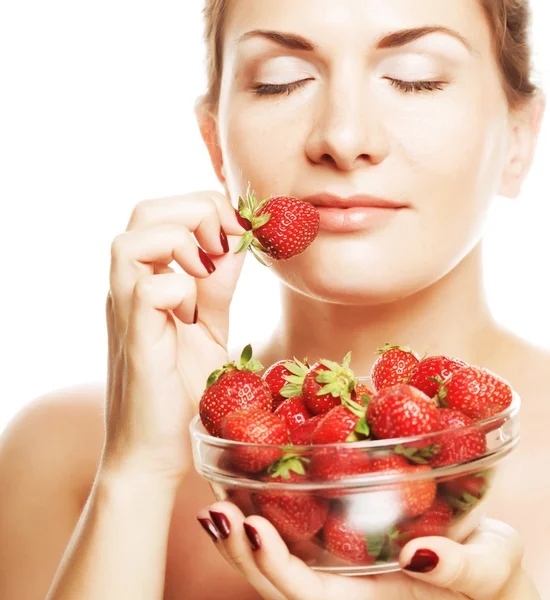 Mulher feliz com morango — Fotografia de Stock