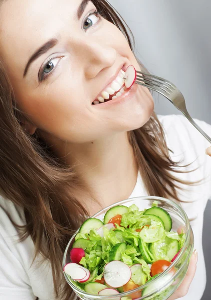 Happy woman eating salad — Stock Photo, Image