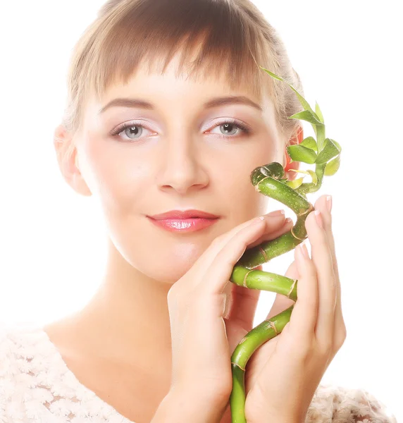 Vrouw met bamboe — Stockfoto