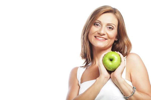 Vacker kvinna med grönt äpple — Stockfoto