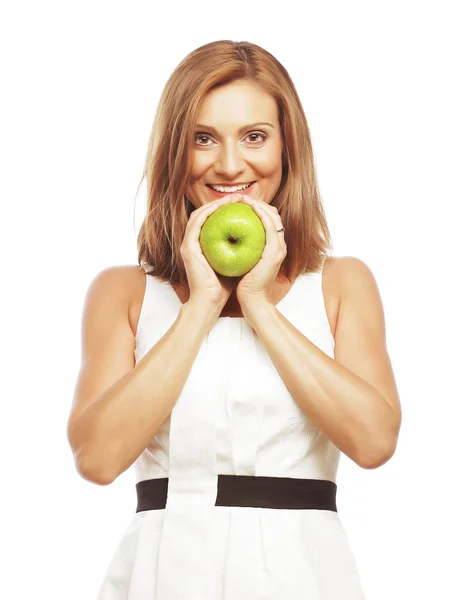 Νεαρή γυναίκα με πράσινο μήλο — Φωτογραφία Αρχείου
