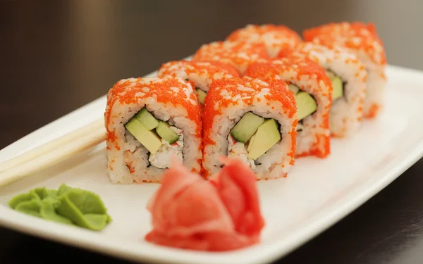 Čerstvé a chutné sushi závitky — Stock fotografie