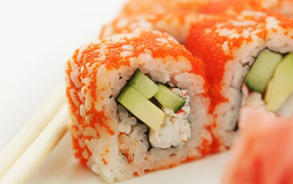 Rolos de sushi frescos e saborosos — Fotografia de Stock