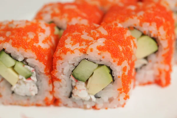 Verse en smakelijke sushi broodjes — Stockfoto