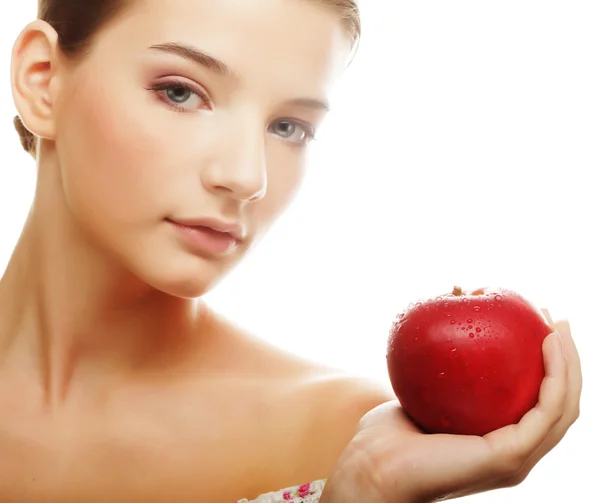 Привлекательная молодая женщина с яблоком — стоковое фото