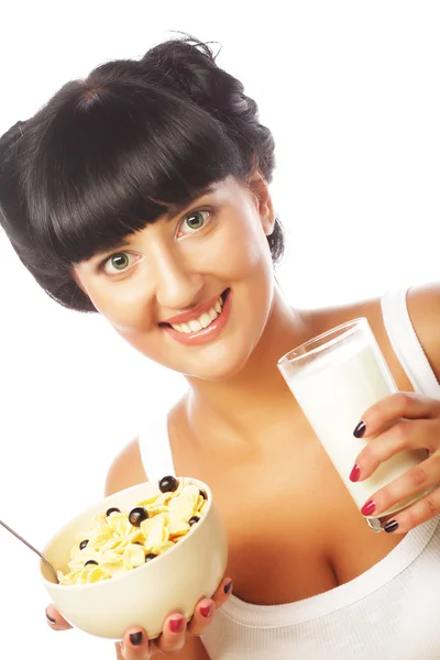 Jeune femme avec muesli et lait — Photo