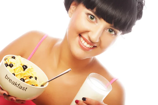 Giovane donna con muesli e latte — Foto Stock