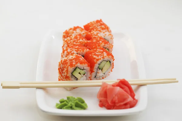 Rollos de sushi frescos y sabrosos — Foto de Stock