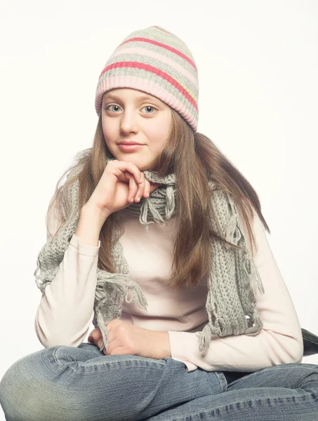 Bambino ragazza con vestiti invernali — Foto Stock