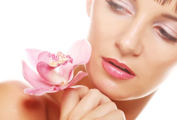 Femme avec orchidée rose — Photo
