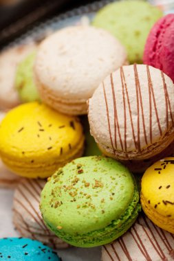 lezzetli renkli acıbadem kurabiyesi