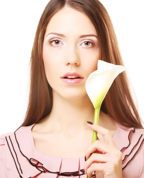 Vrouw met calla bloemen — Stockfoto